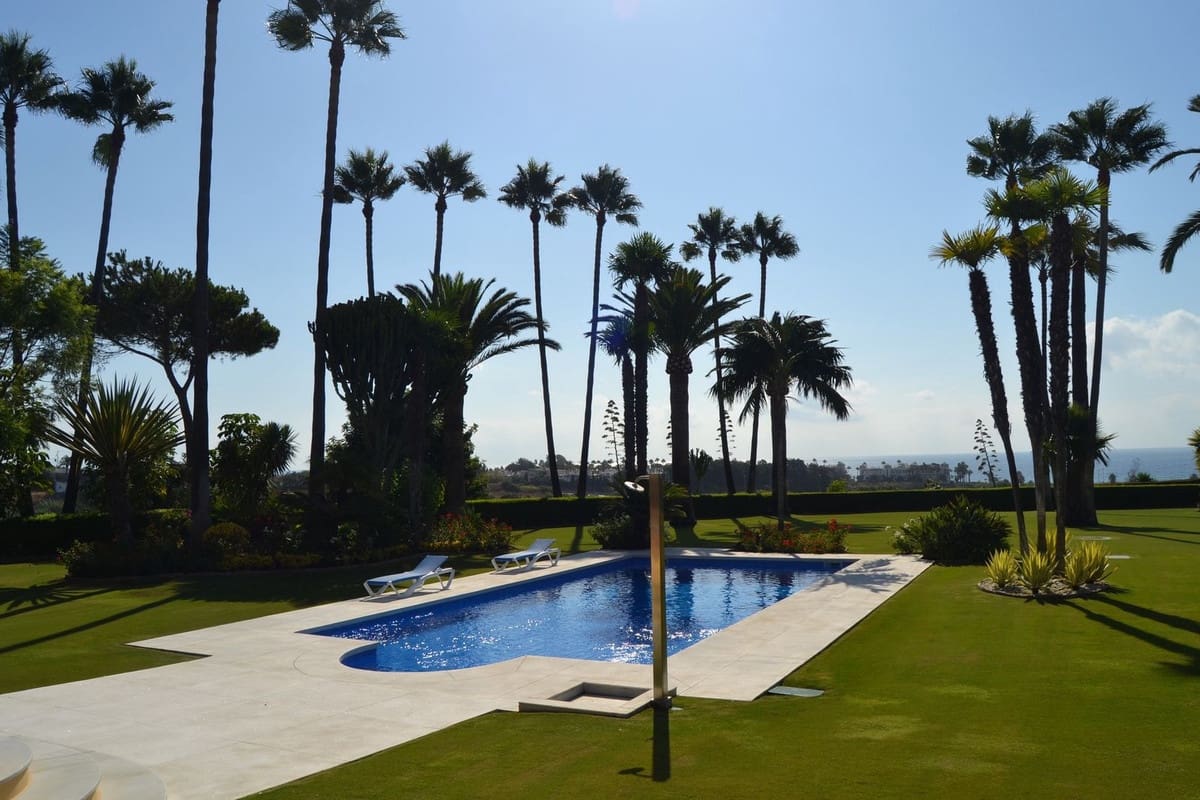 5 sypialnia Willa na sprzedaż w Estepona z basenem garażem - 4 200 000 € (Ref: 9297537)