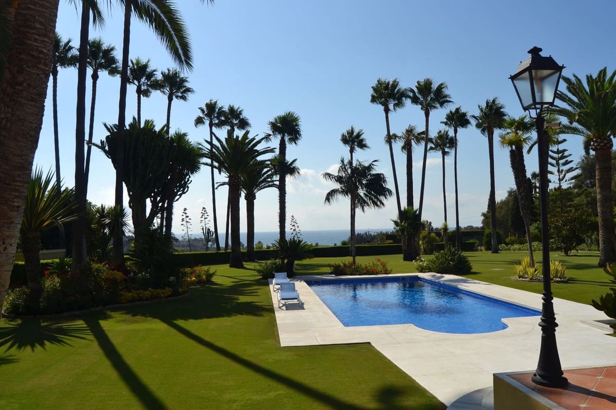 5 sypialnia Willa na sprzedaż w Estepona z basenem garażem - 4 200 000 € (Ref: 9297537)