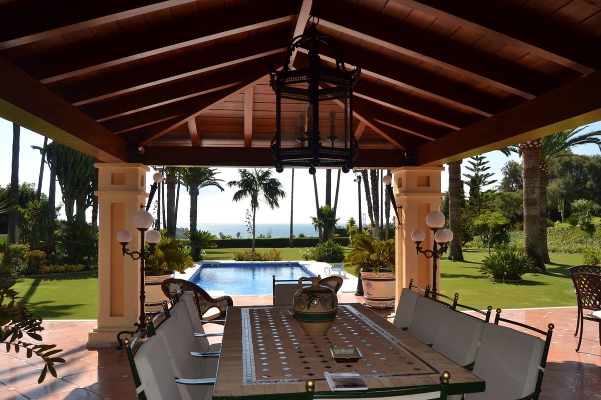 5 sypialnia Willa na sprzedaż w Estepona z basenem garażem - 4 200 000 € (Ref: 9297537)