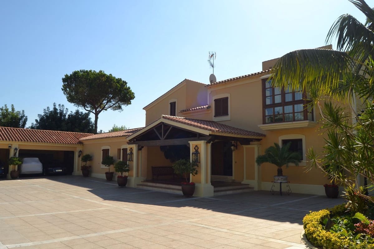 5 sypialnia Willa na sprzedaż w Estepona z basenem garażem - 4 200 000 € (Ref: 9297537)