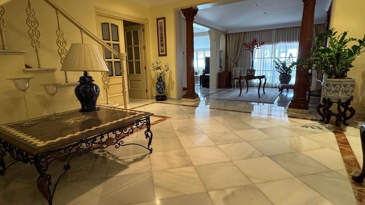 5 sypialnia Willa na sprzedaż w Estepona z basenem garażem - 4 200 000 € (Ref: 9297537)