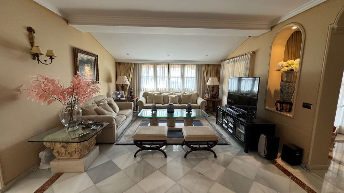 5 sypialnia Willa na sprzedaż w Estepona z basenem garażem - 4 200 000 € (Ref: 9297537)