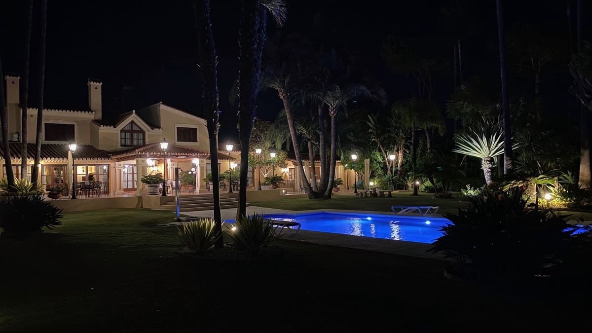 5 sypialnia Willa na sprzedaż w Estepona z basenem garażem - 4 200 000 € (Ref: 9297537)