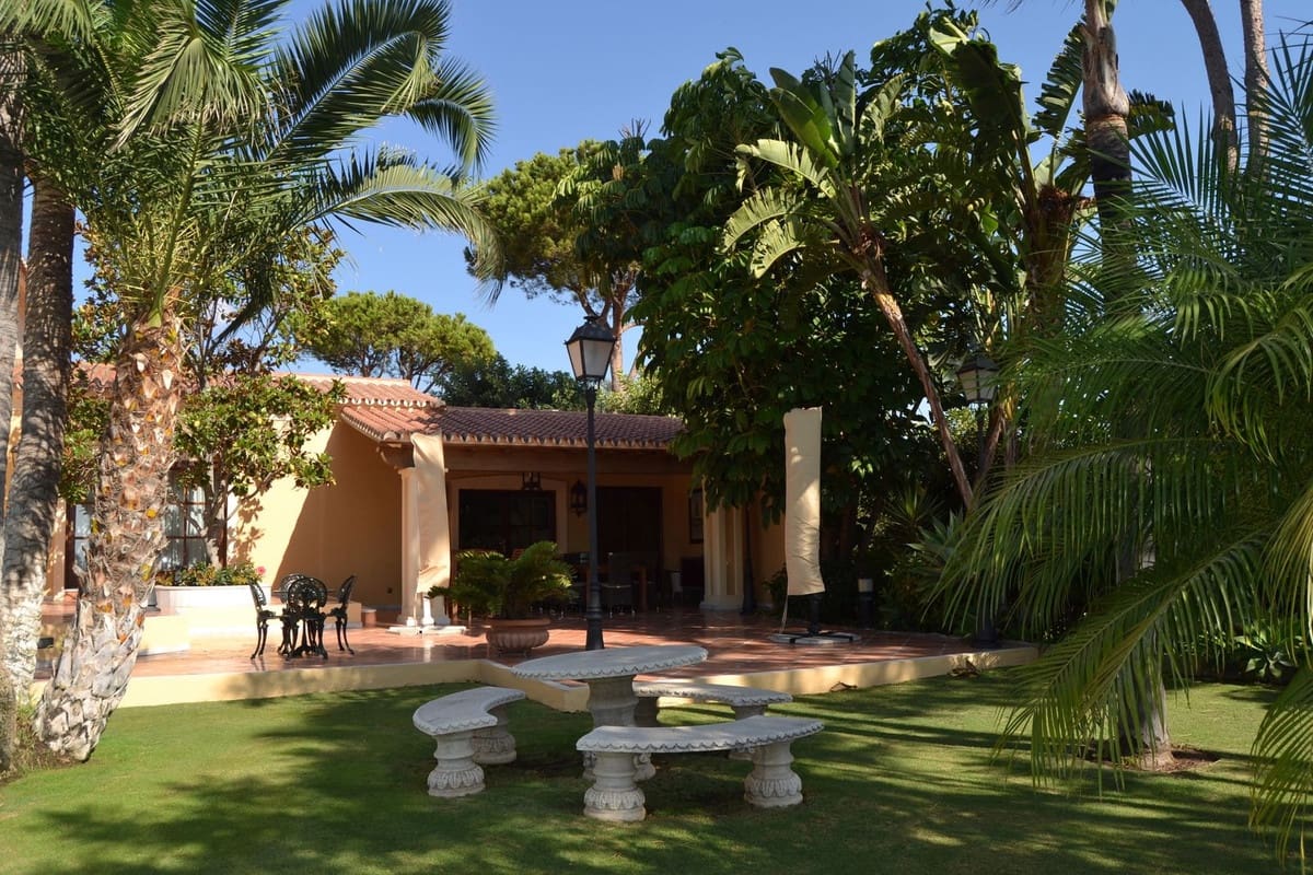 5 sypialnia Willa na sprzedaż w Estepona z basenem garażem - 4 200 000 € (Ref: 9297537)