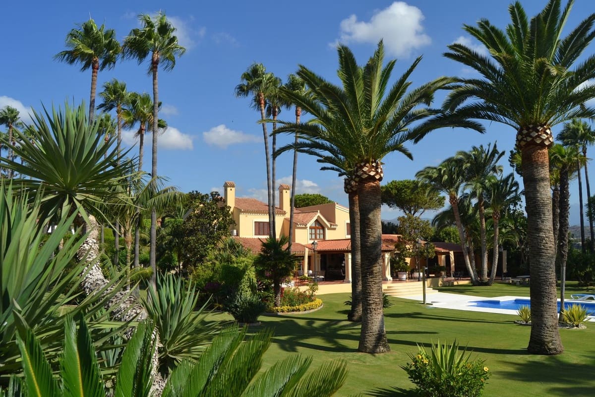 5 sypialnia Willa na sprzedaż w Estepona z basenem garażem - 4 200 000 € (Ref: 9297537)