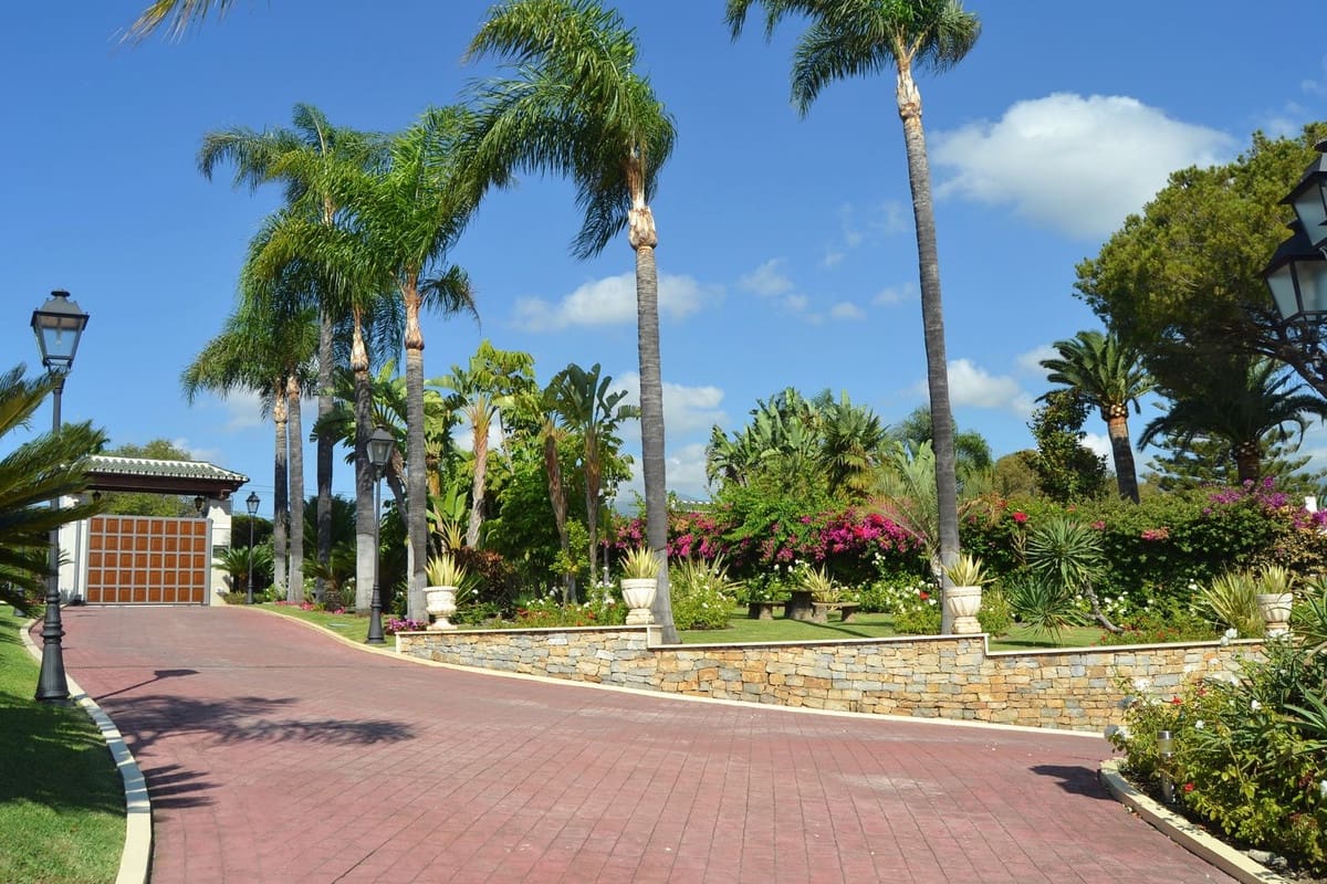 5 sypialnia Willa na sprzedaż w Estepona z basenem garażem - 4 200 000 € (Ref: 9297537)