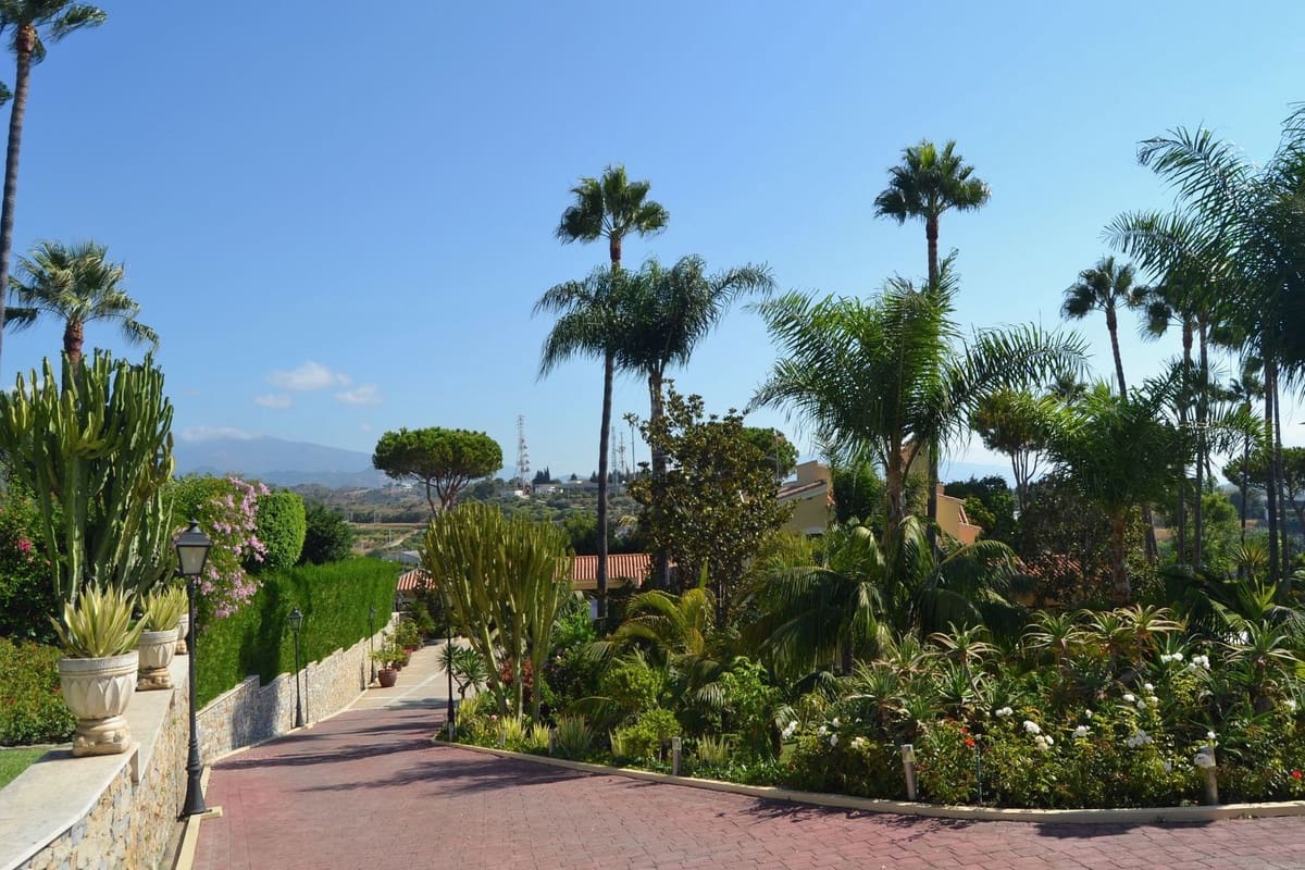 5 sypialnia Willa na sprzedaż w Estepona z basenem garażem - 4 200 000 € (Ref: 9297537)