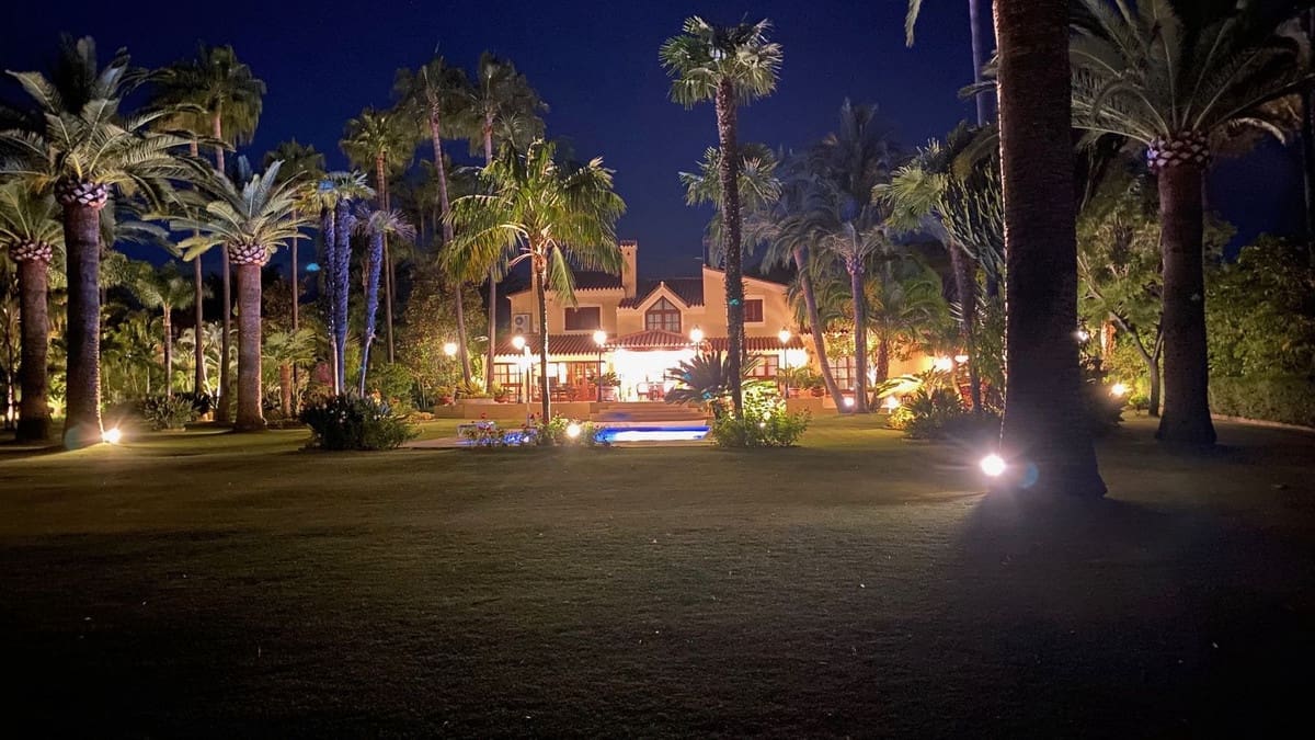 5 sypialnia Willa na sprzedaż w Estepona z basenem garażem - 4 200 000 € (Ref: 9297537)