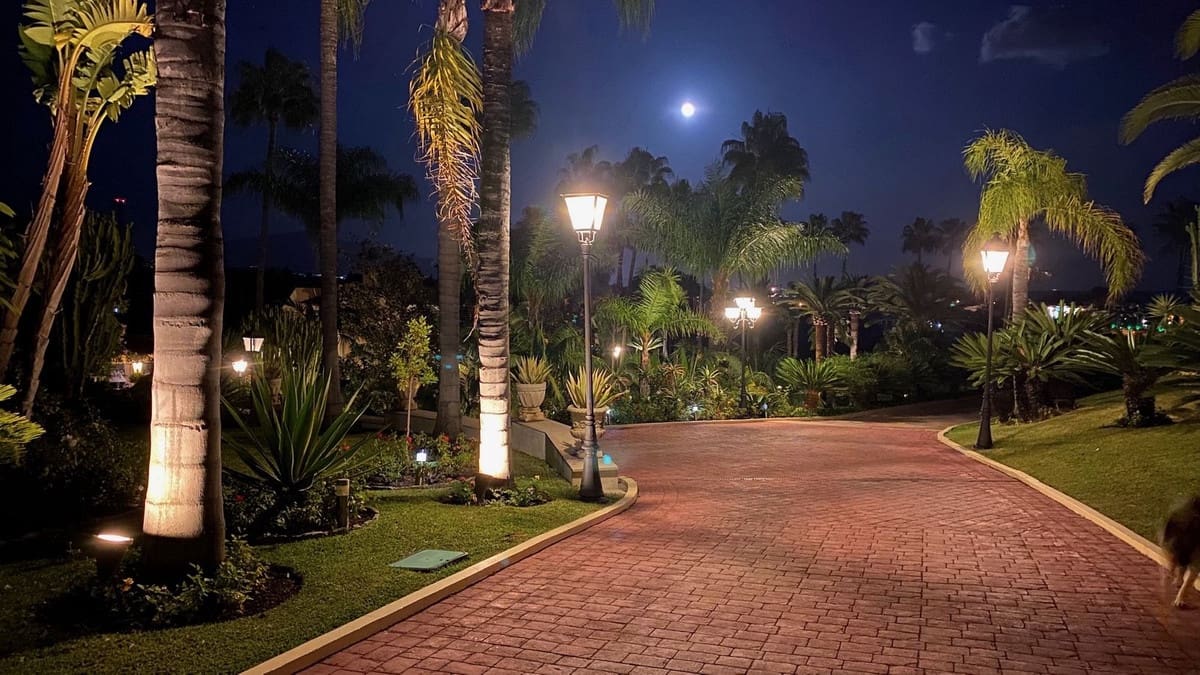 5 sypialnia Willa na sprzedaż w Estepona z basenem garażem - 4 200 000 € (Ref: 9297537)