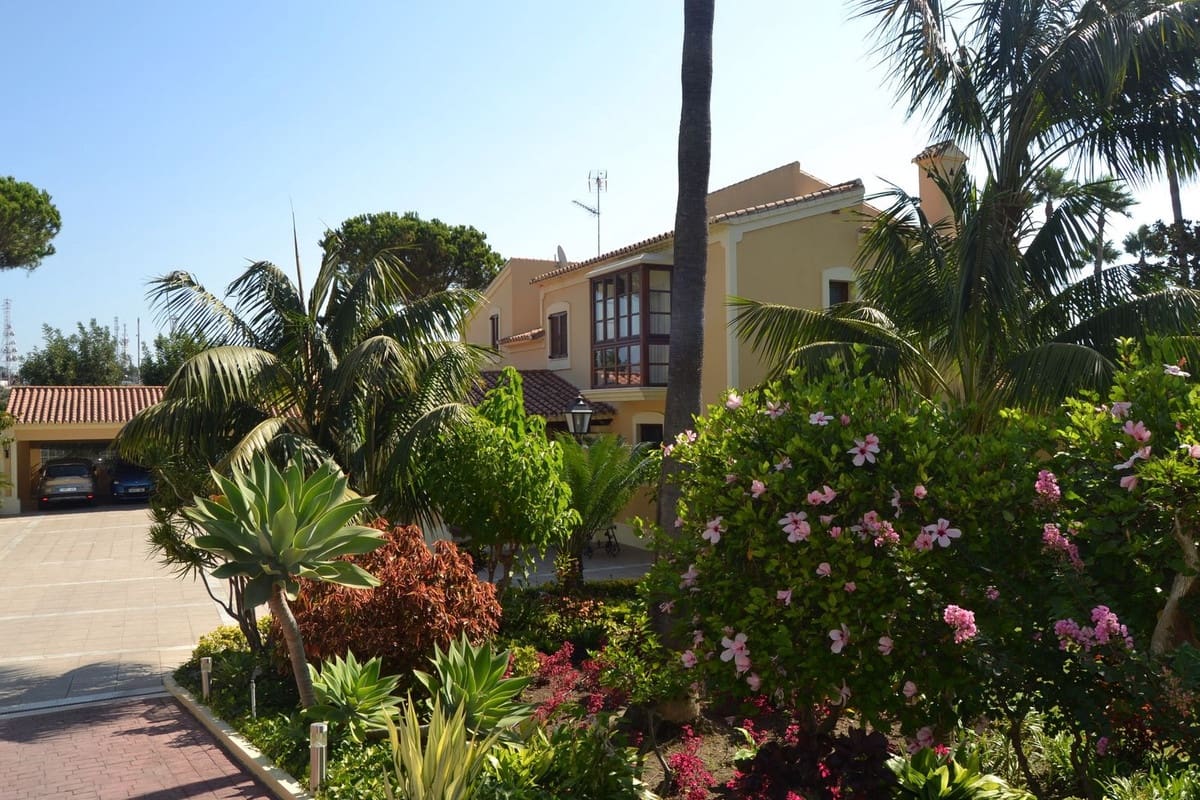 5 sypialnia Willa na sprzedaż w Estepona z basenem garażem - 4 200 000 € (Ref: 9297537)