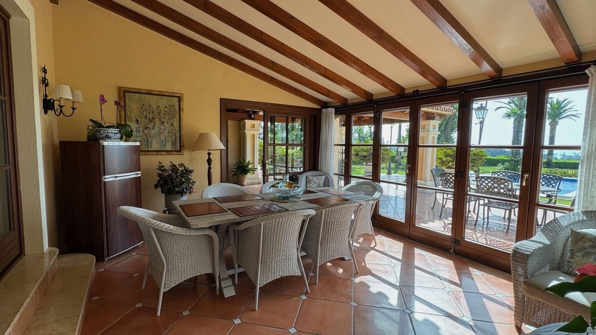 5 sypialnia Willa na sprzedaż w Estepona z basenem garażem - 4 200 000 € (Ref: 9297537)