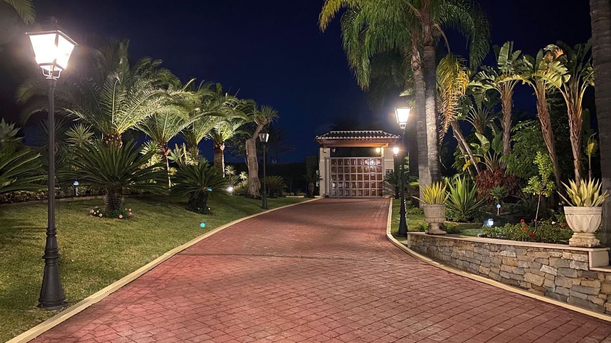 5 sypialnia Willa na sprzedaż w Estepona z basenem garażem - 4 200 000 € (Ref: 9297537)