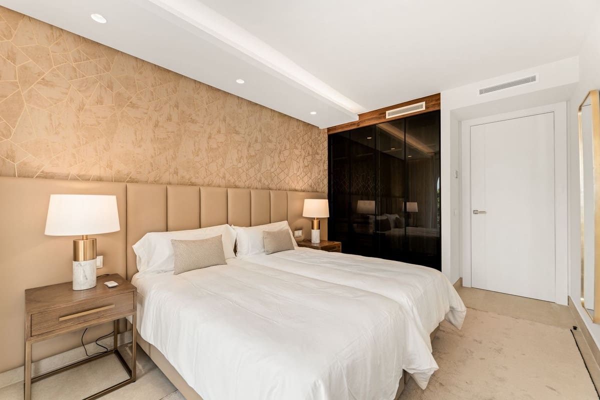 4 slaapkamer Huis te koop in New Golden Mile met zwembad - € 2.599.500 (Ref: 9297539)