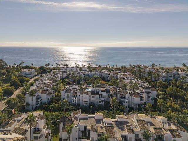 Apartamento de 2 habitaciones en Villacana - Costalita - Saladillo, Estepona en venta con piscina - 995.000 € (Ref: 9410207)
