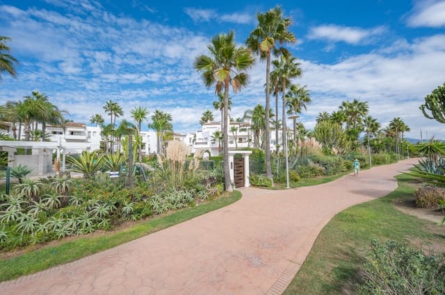 Apartamento de 2 habitaciones en Villacana - Costalita - Saladillo, Estepona en venta con piscina - 995.000 € (Ref: 9410207)