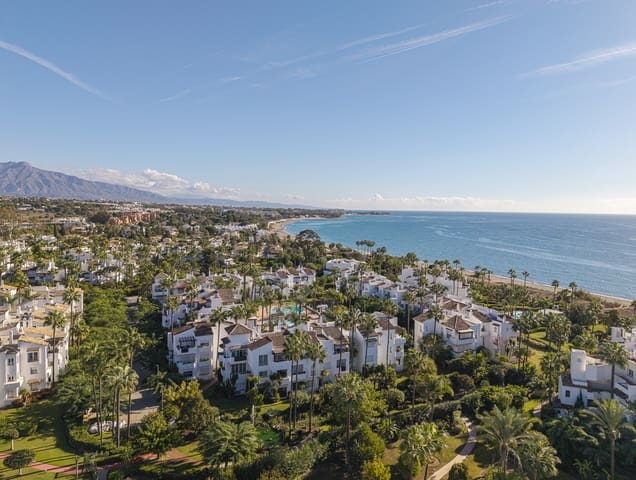 Apartamento de 2 habitaciones en Villacana - Costalita - Saladillo, Estepona en venta con piscina - 995.000 € (Ref: 9410207)