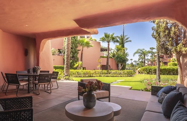 3 quarto Apartamento para venda em Guadalmansa, Estepona com piscina garagem - 1 825 000 € (Ref: 9410209)