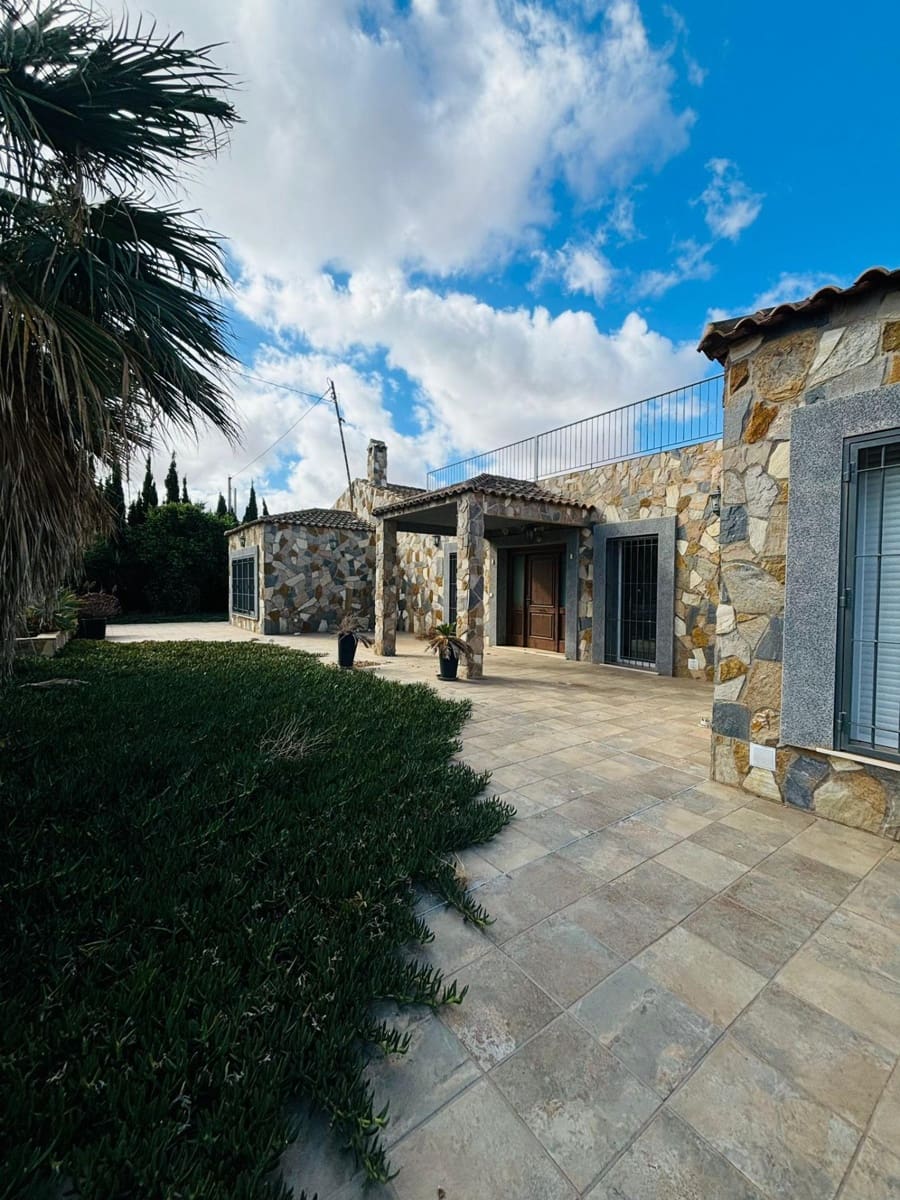 4 bedroom Finca/Country House for sale in Los Urrutias with pool - € 395,000 (Ref: 9401103)