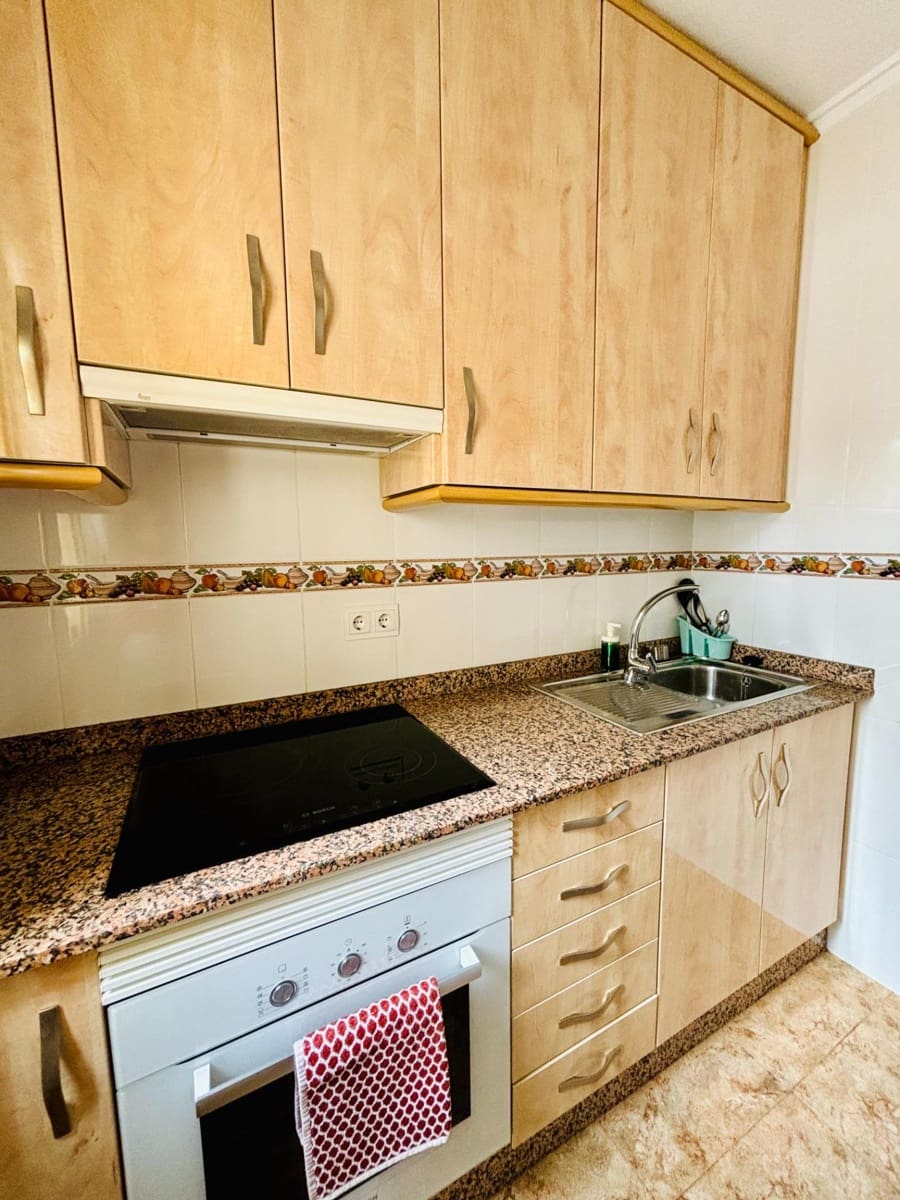 2 bedroom Apartment for rent in Los Alcazares - € 650 (Ref: 9403446)