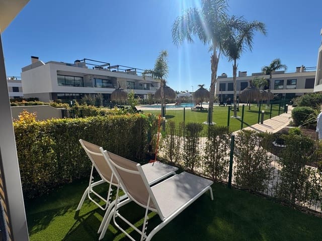 4 soveværelse Bungalow til salg i Los Alcázares med swimmingpool - € 359.900 (Ref: 9627607)