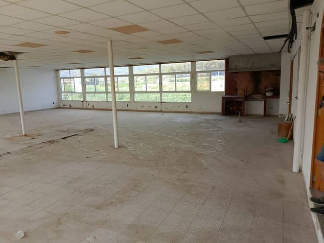 5 bedroom Commercial for sale in Villalonga with garage - € 113,000 (Ref: 9398832)