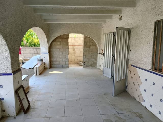 5 bedroom Commercial for sale in Villalonga with garage - € 113,000 (Ref: 9398832)