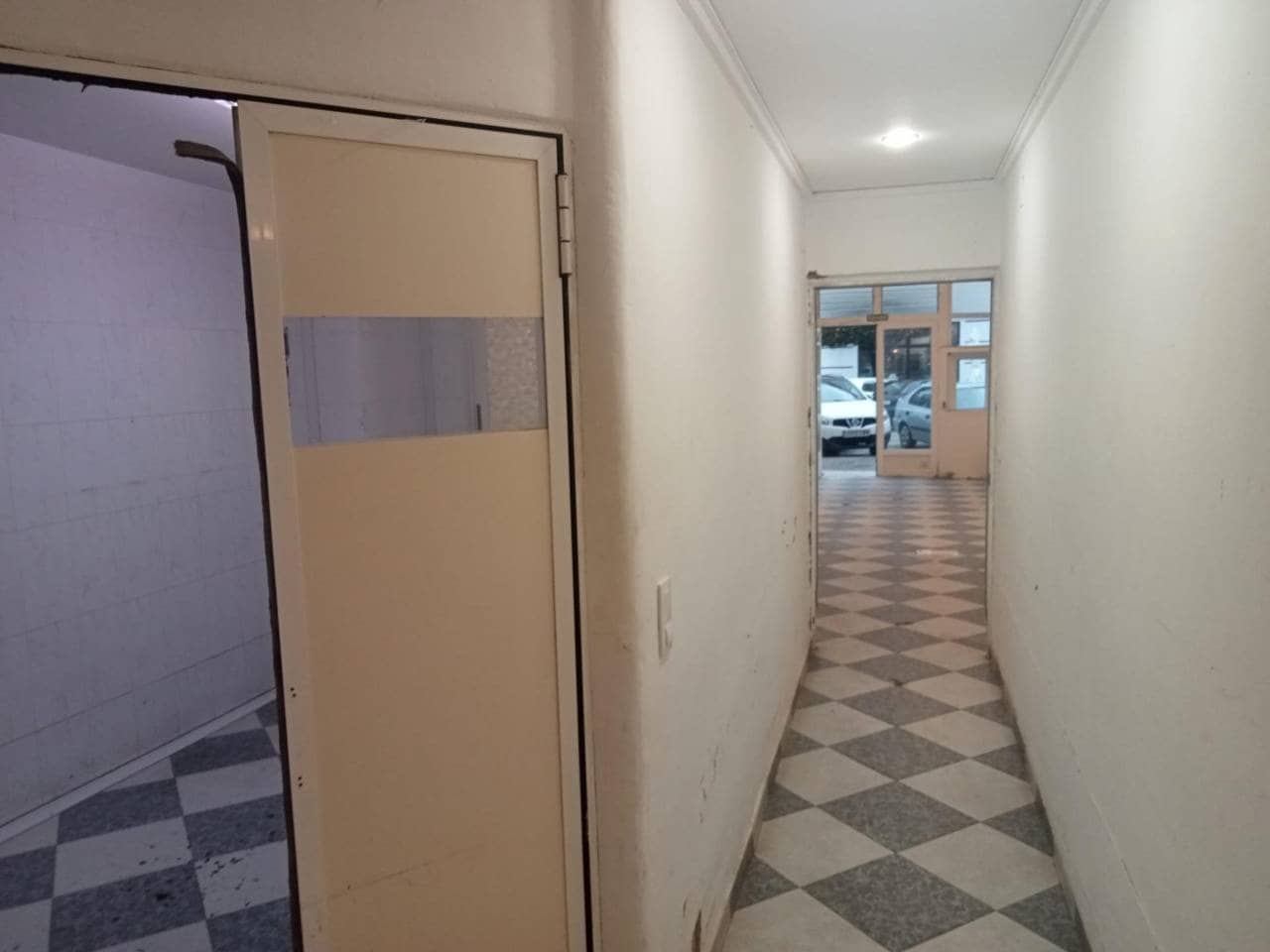 Erhverv til leje i Gandia - € 650 (Ref: 9398838)