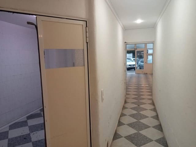 Erhverv til leje i Gandia - € 650 (Ref: 9398838)