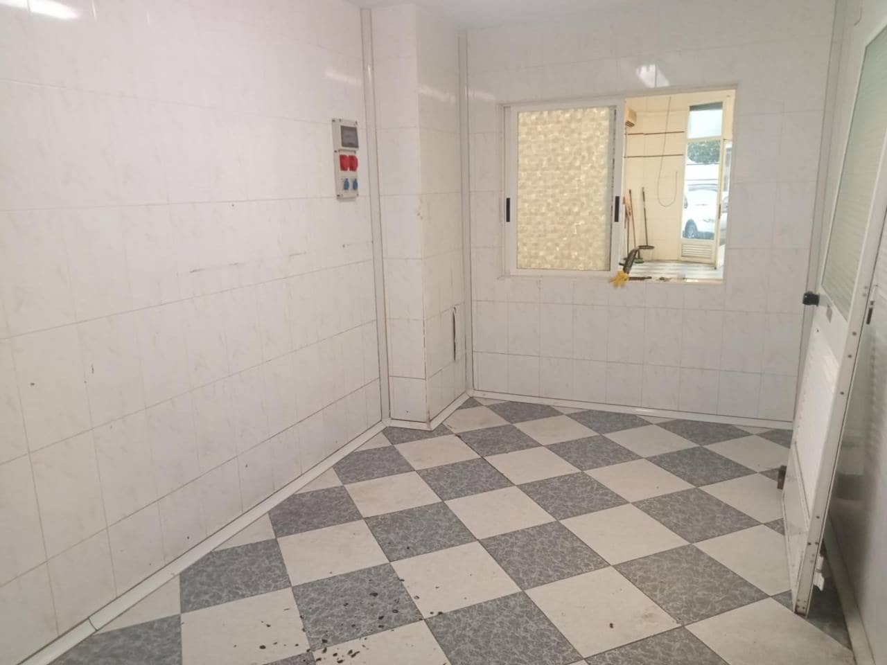 Erhverv til leje i Gandia - € 650 (Ref: 9398838)