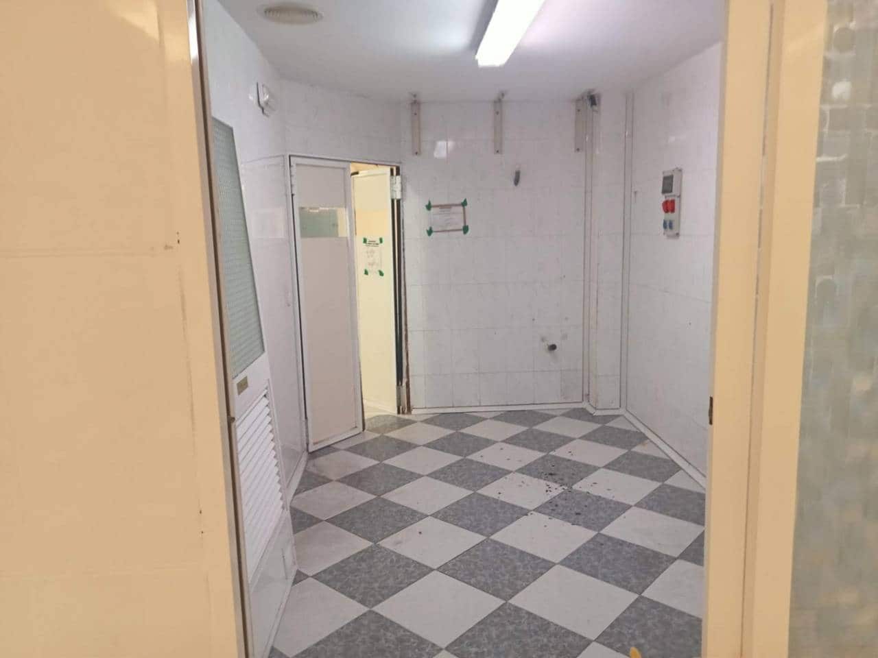 Erhverv til leje i Gandia - € 650 (Ref: 9398838)