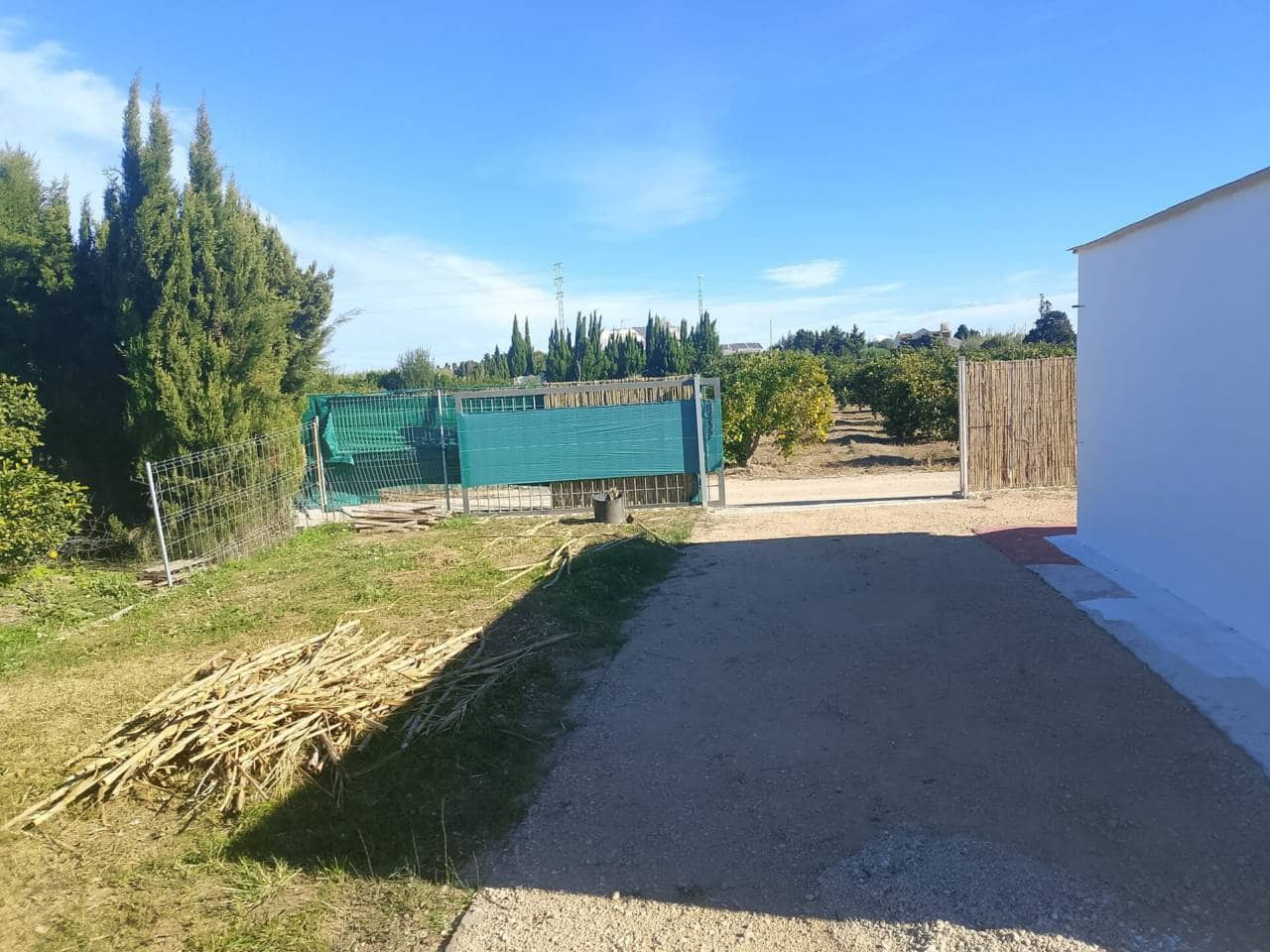 Grunde uden byggetilladelser til salg i Oliva - € 50.000 (Ref: 9402945)