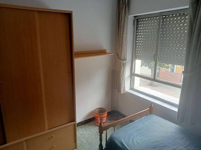 6 Zimmer Haus zu verkaufen in Oliva - 120.000 € (Ref: 9419157)