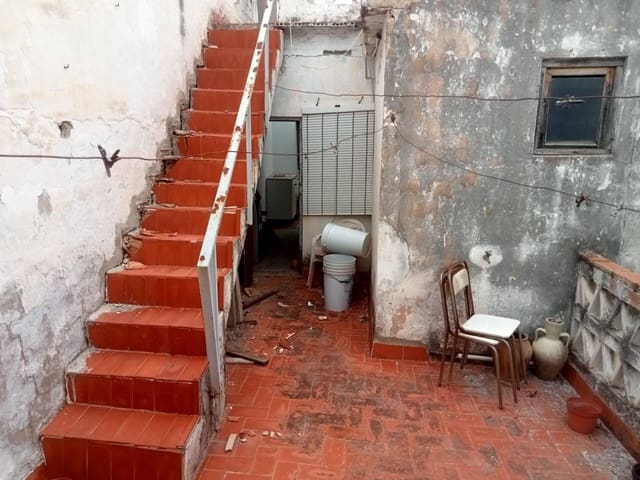 6 Zimmer Haus zu verkaufen in Oliva - 120.000 € (Ref: 9419157)