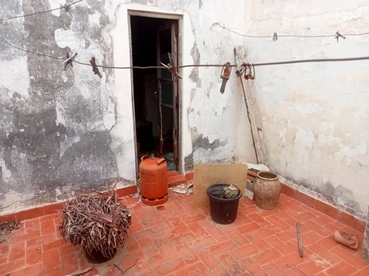 6 Zimmer Haus zu verkaufen in Oliva - 120.000 € (Ref: 9419157)