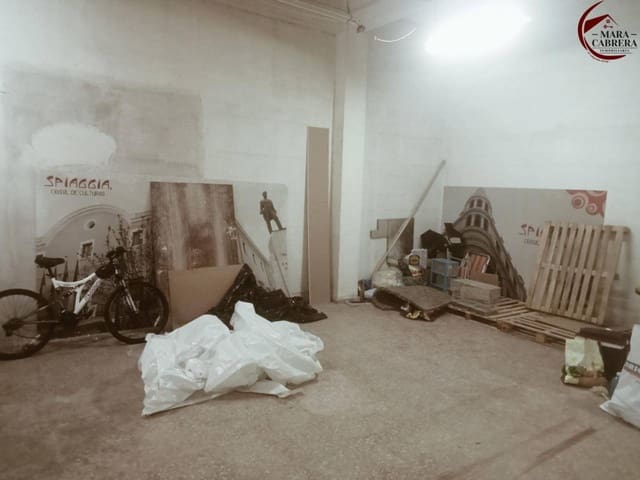 2 bedroom Commercial for sale in Gandia with garage - € 63,000 (Ref: 9425432)