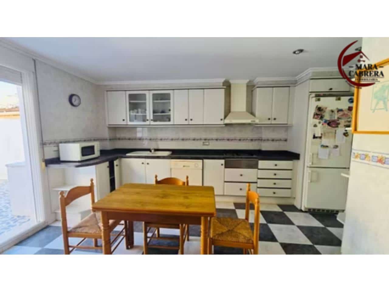 4 slaapkamer Huis te koop in Real de Gandia met garage - € 222.000 (Ref: 9471061)