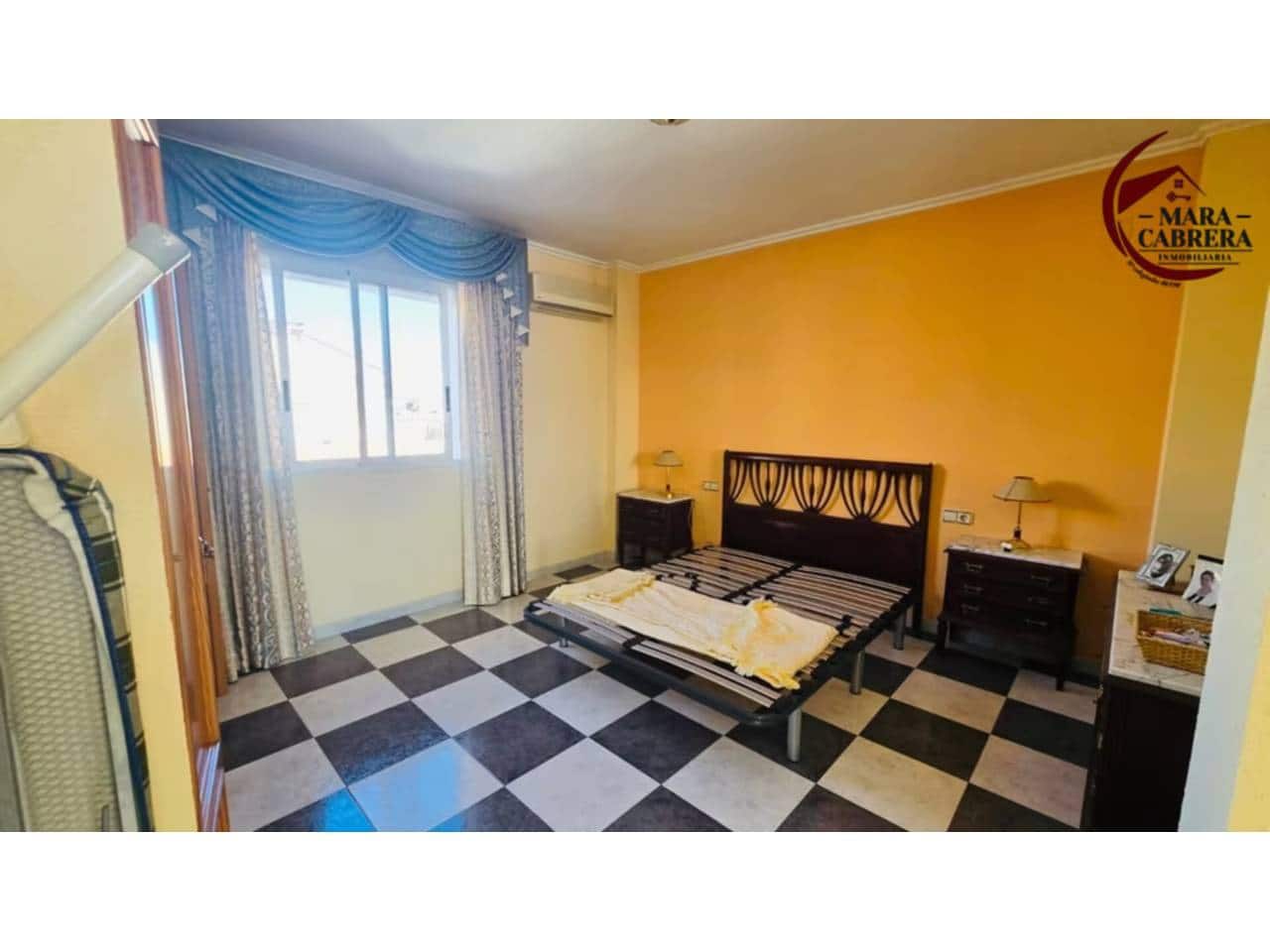 4 slaapkamer Huis te koop in Real de Gandia met garage - € 222.000 (Ref: 9471061)