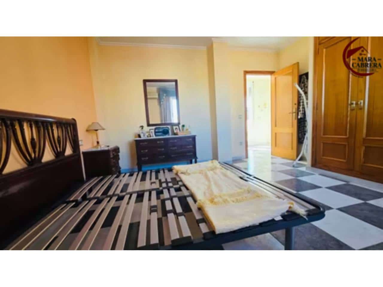 4 slaapkamer Huis te koop in Real de Gandia met garage - € 222.000 (Ref: 9471061)