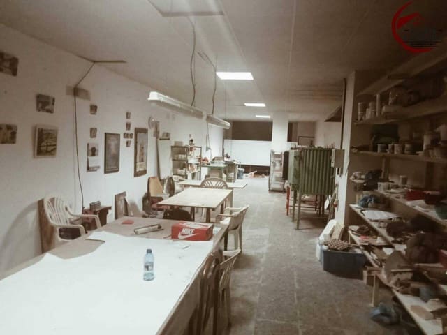 5 bedroom Commercial for rent in Gandia with garage - € 1,250 (Ref: 9490999)