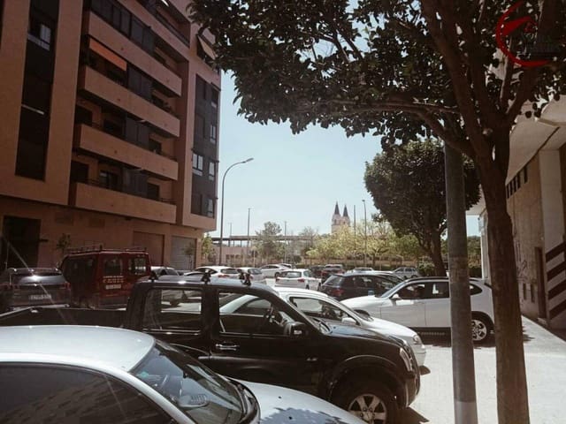 5 bedroom Commercial for rent in Gandia with garage - € 1,250 (Ref: 9490999)