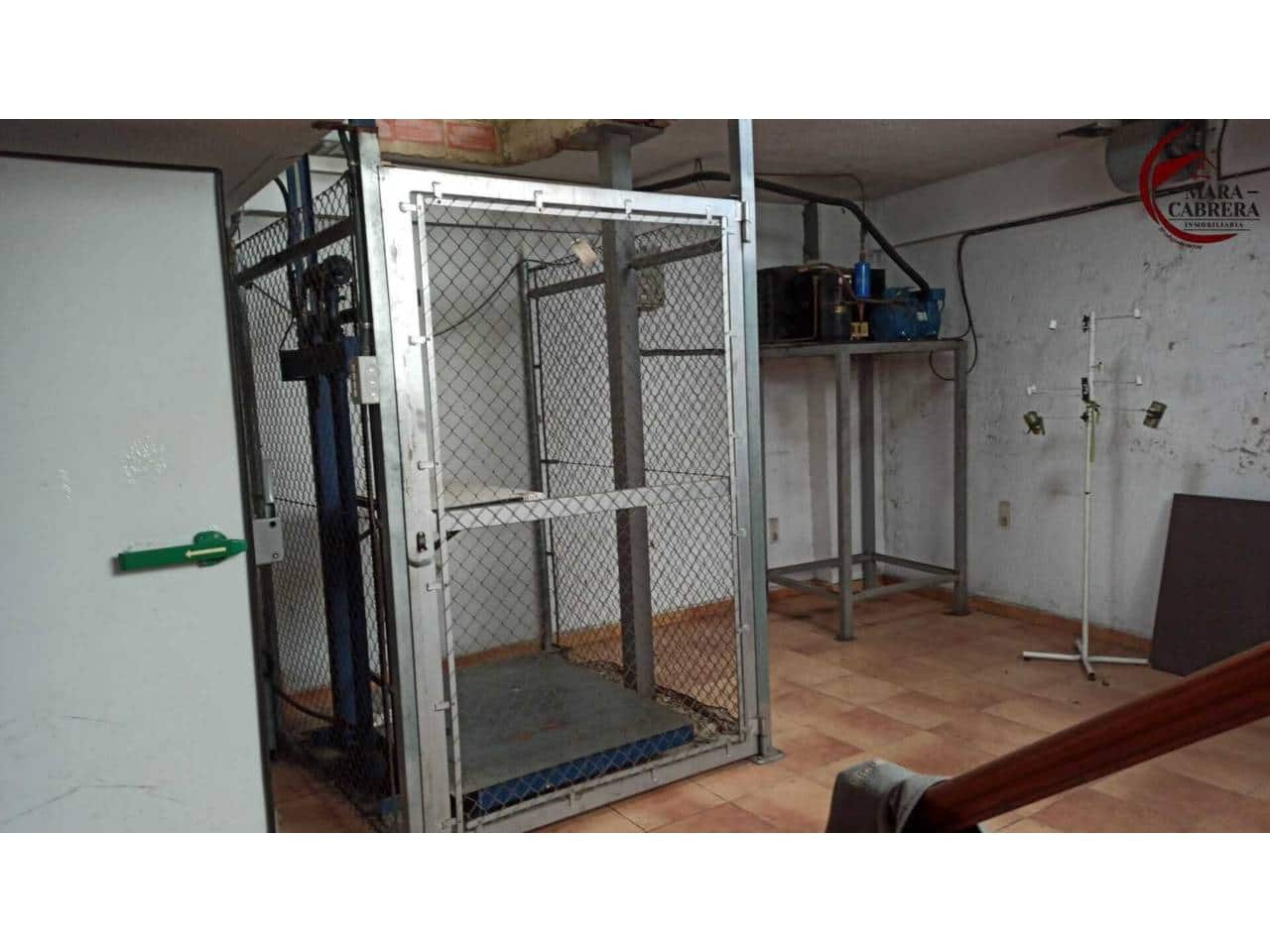 Local Commercial de 4 chambres à louer à Gandia - 1 000 € (Ref: 9508052)