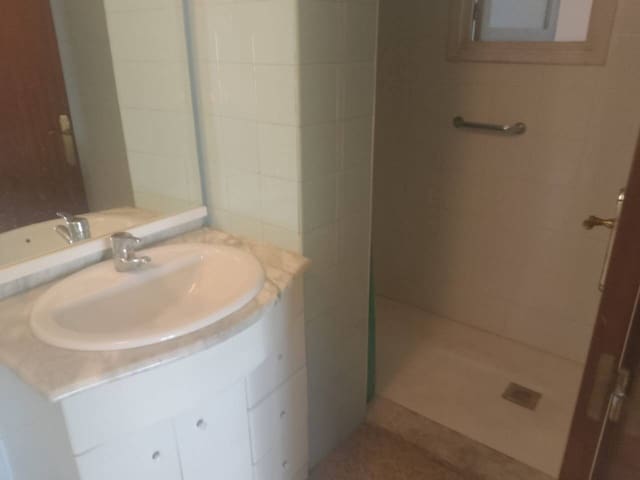 3 makuuhuone Asunto vuokrattavana paikassa Oliva - 700 € (Ref: 9518263)