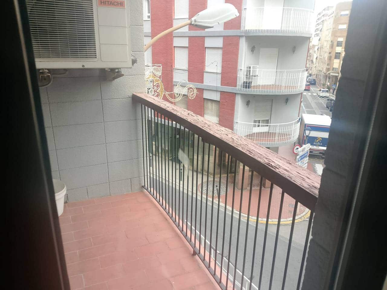 3 makuuhuone Asunto vuokrattavana paikassa Oliva - 700 € (Ref: 9518263)