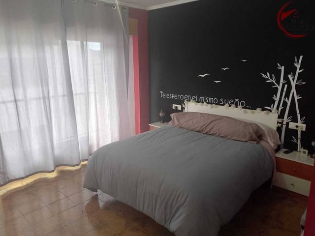 4 Zimmer Haus zu verkaufen in Gandia mit Garage - 245.000 € (Ref: 9525992)