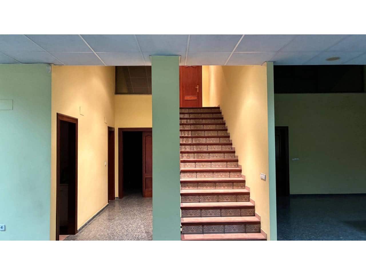 5 bedroom Commercial for rent in Gandia with garage - € 1,350 (Ref: 9537094)