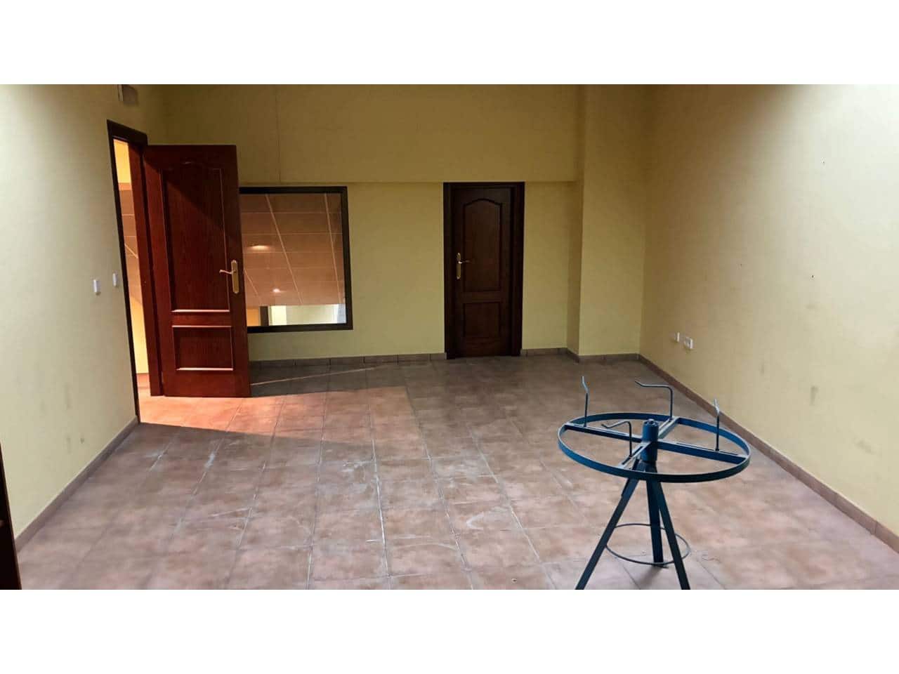 5 bedroom Commercial for rent in Gandia with garage - € 1,350 (Ref: 9537094)