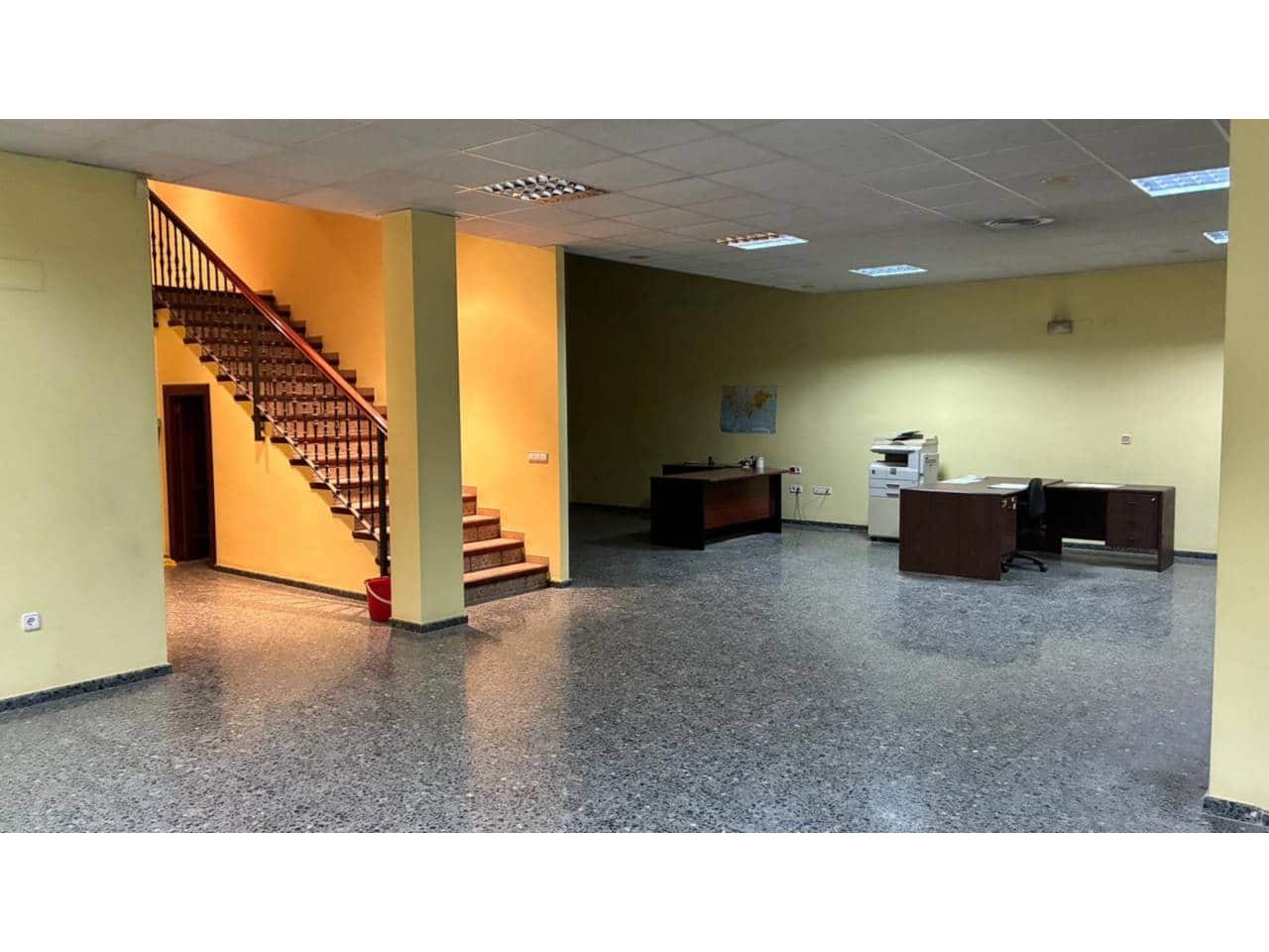 5 bedroom Commercial for rent in Gandia with garage - € 1,350 (Ref: 9537094)