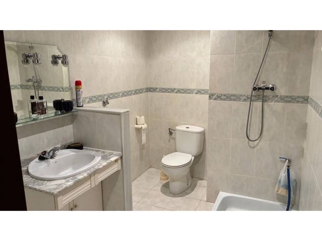 5 sypialnia Komercyjne do wynajęcia w Gandia z garażem - 1 350 € (Ref: 9537094)