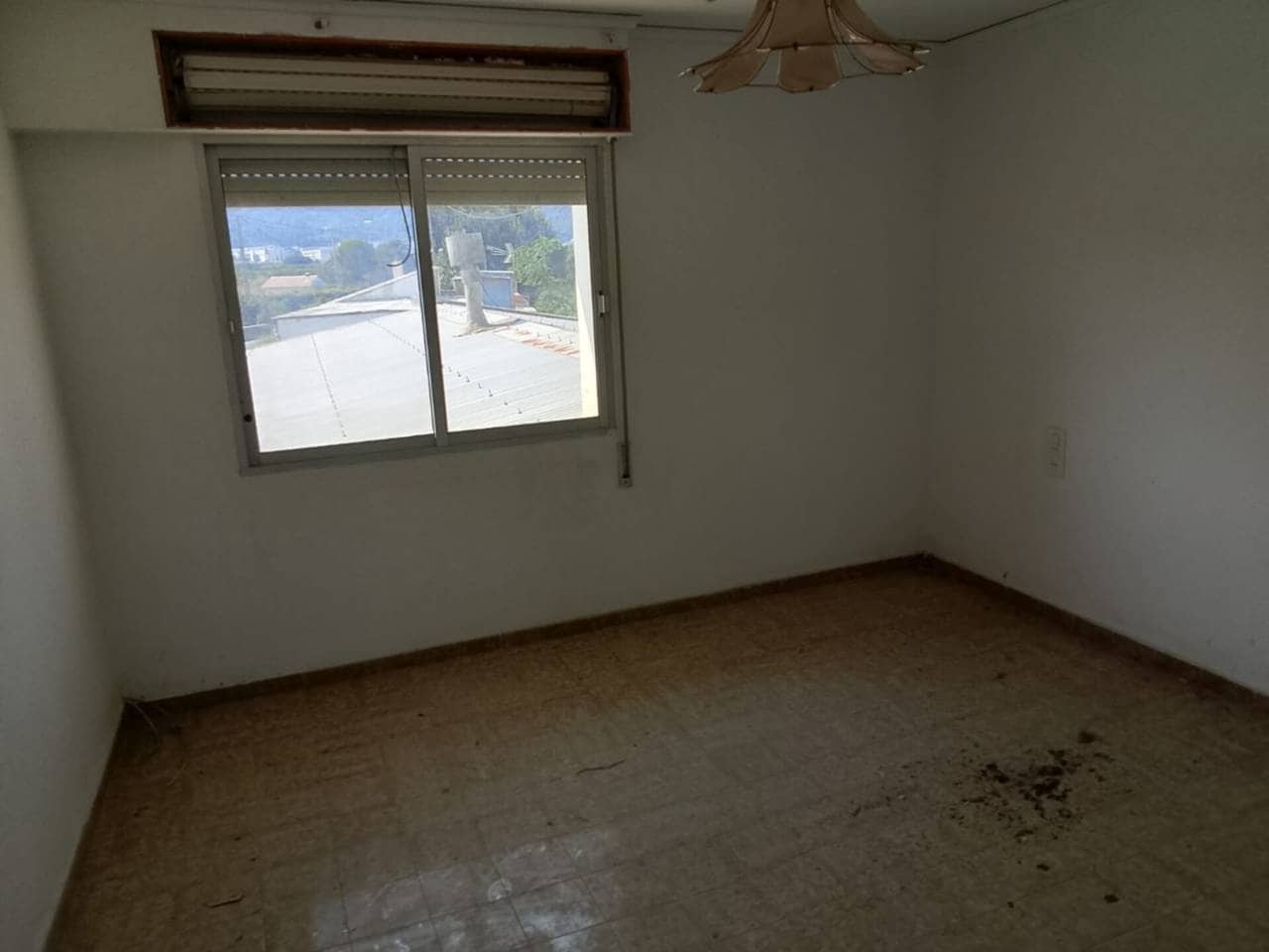 5 bedroom Commercial for sale in Villalonga with garage - € 112,000 (Ref: 9537099)