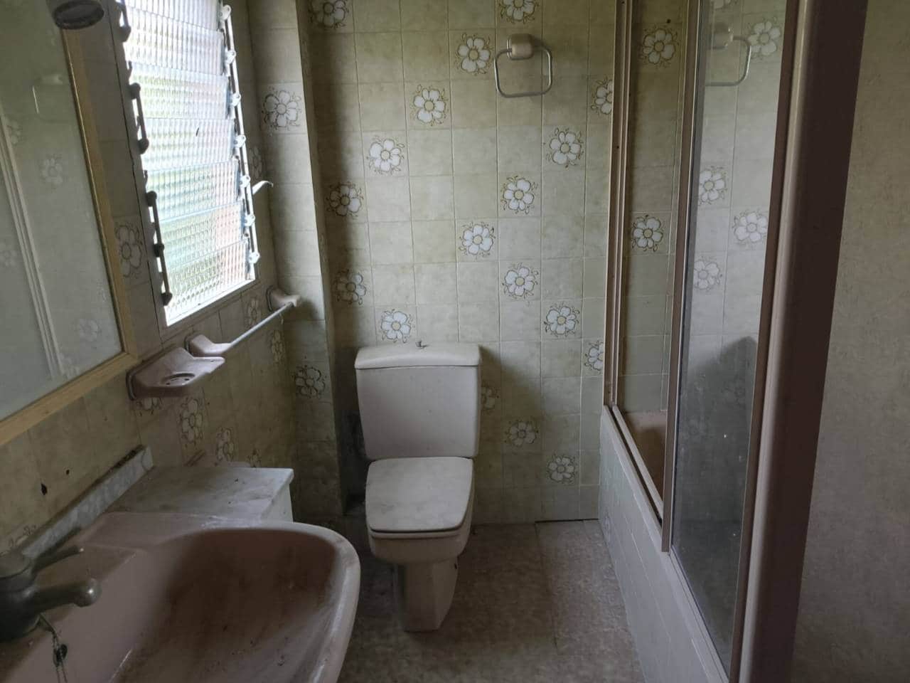 5 bedroom Commercial for sale in Villalonga with garage - € 112,000 (Ref: 9537099)